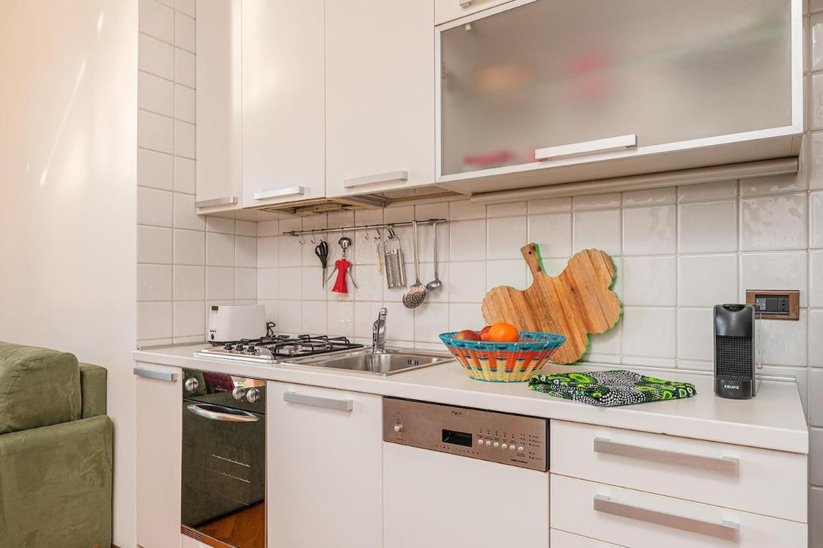 The Rainbow House With Terrace! Apartment